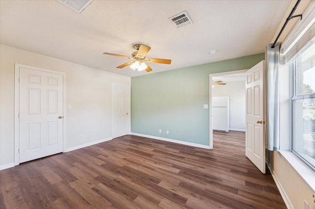 702 Huntercrest Street, El Lago, TX 77586