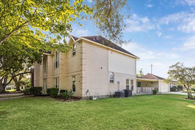 702 Huntercrest Street, El Lago, TX 77586