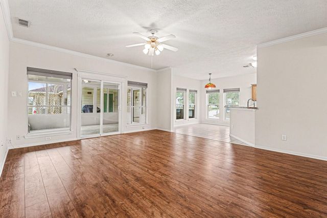 702 Huntercrest Street, El Lago, TX 77586