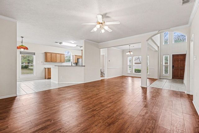 702 Huntercrest Street, El Lago, TX 77586