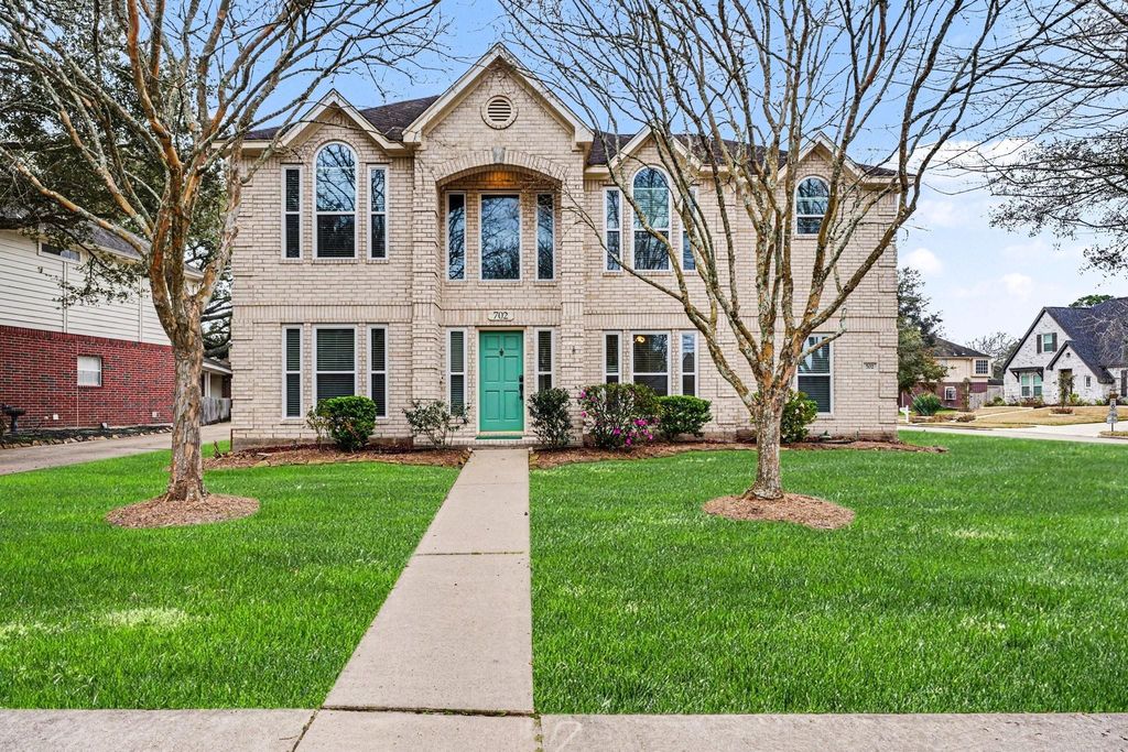 702 Huntercrest Street, El Lago, TX 77586