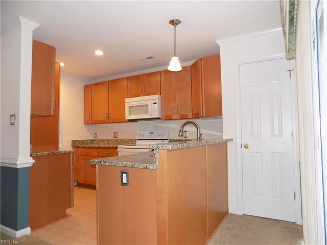 205 Amersham Dr Apt C, Yorktown, VA 23693