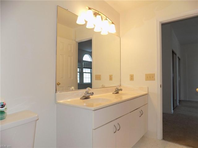 205 Amersham Dr Apt C, Yorktown, VA 23693