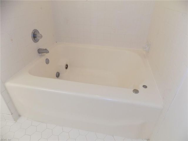 205 Amersham Dr Apt C, Yorktown, VA 23693
