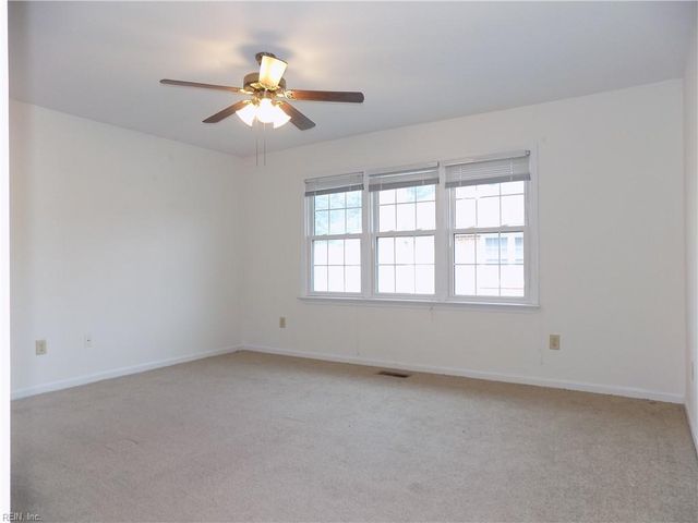 205 Amersham Dr Apt C, Yorktown, VA 23693
