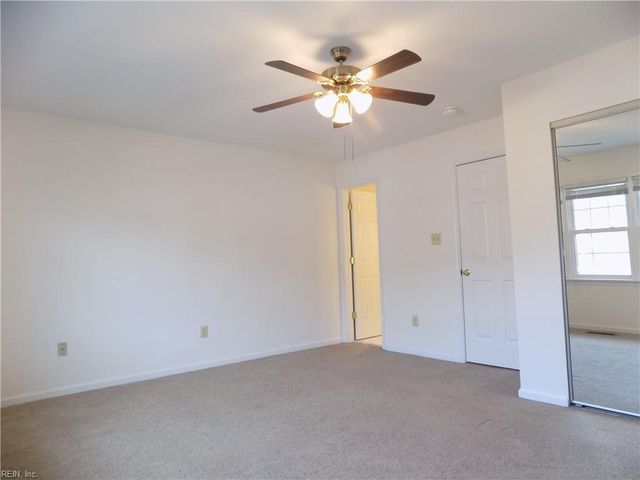 205 Amersham Dr Apt C, Yorktown, VA 23693