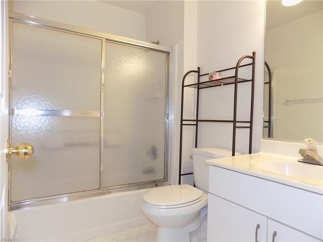 205 Amersham Dr Apt C, Yorktown, VA 23693