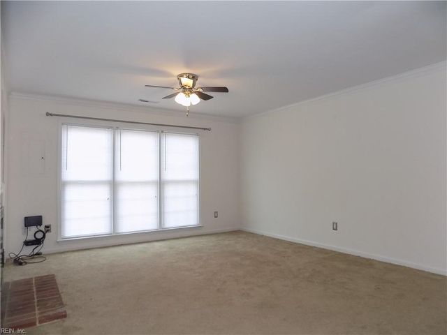 205 Amersham Dr Apt C, Yorktown, VA 23693