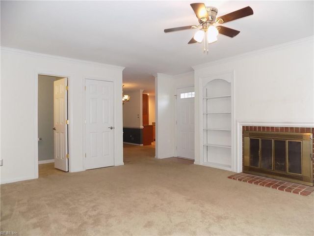 205 Amersham Dr Apt C, Yorktown, VA 23693