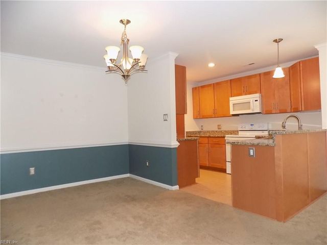 205 Amersham Dr Apt C, Yorktown, VA 23693