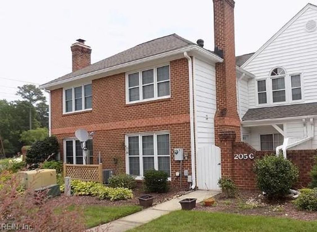 205 Amersham Dr Apt C, Yorktown, VA 23693