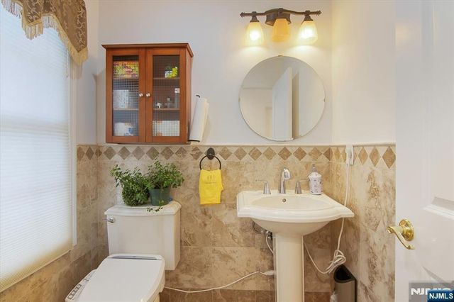 85 Harvey Avenue, Paramus, NJ 07652