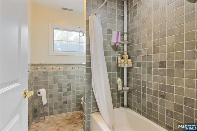 85 Harvey Avenue, Paramus, NJ 07652