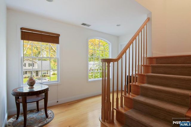 85 Harvey Avenue, Paramus, NJ 07652