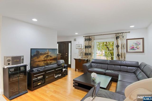 85 Harvey Avenue, Paramus, NJ 07652