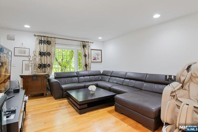 85 Harvey Avenue, Paramus, NJ 07652