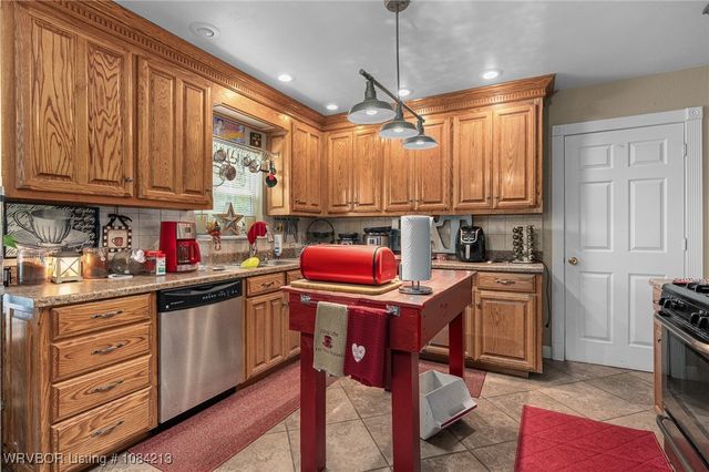 890 E 5th Street, Booneville, AR 72927