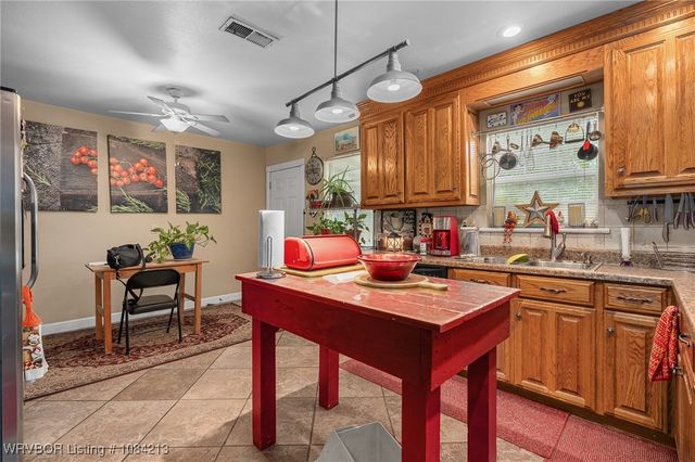 890 E 5th Street, Booneville, AR 72927