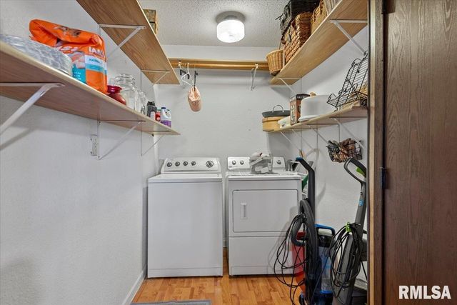 12 OAKLAND Drive, Riverton, IL 62561