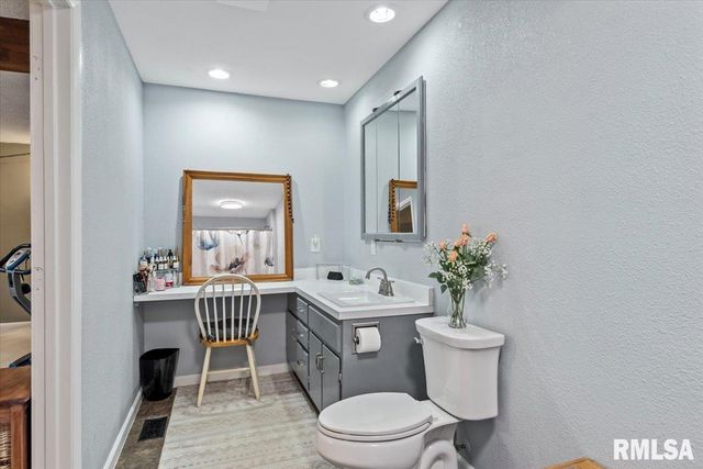 12 OAKLAND Drive, Riverton, IL 62561