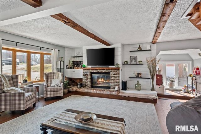 12 OAKLAND Drive, Riverton, IL 62561