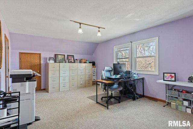 12 OAKLAND Drive, Riverton, IL 62561