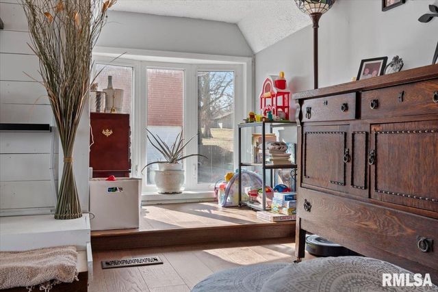 12 OAKLAND Drive, Riverton, IL 62561