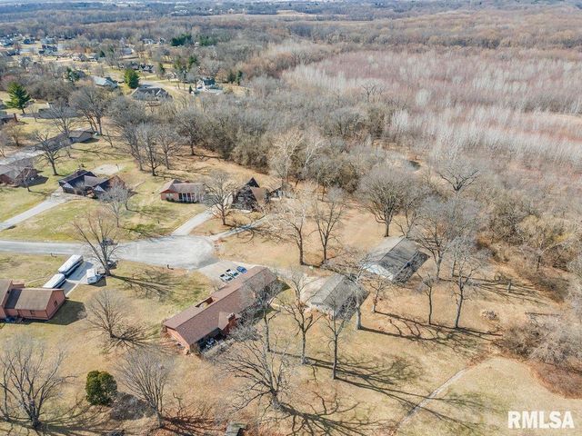 12 OAKLAND Drive, Riverton, IL 62561