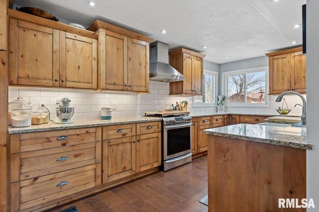 12 OAKLAND Drive, Riverton, IL 62561