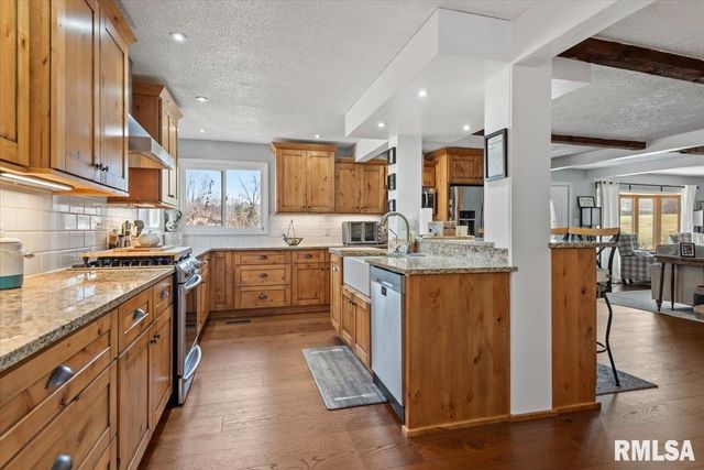 12 OAKLAND Drive, Riverton, IL 62561