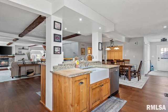 12 OAKLAND Drive, Riverton, IL 62561