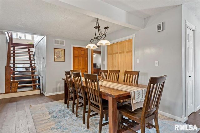 12 OAKLAND Drive, Riverton, IL 62561