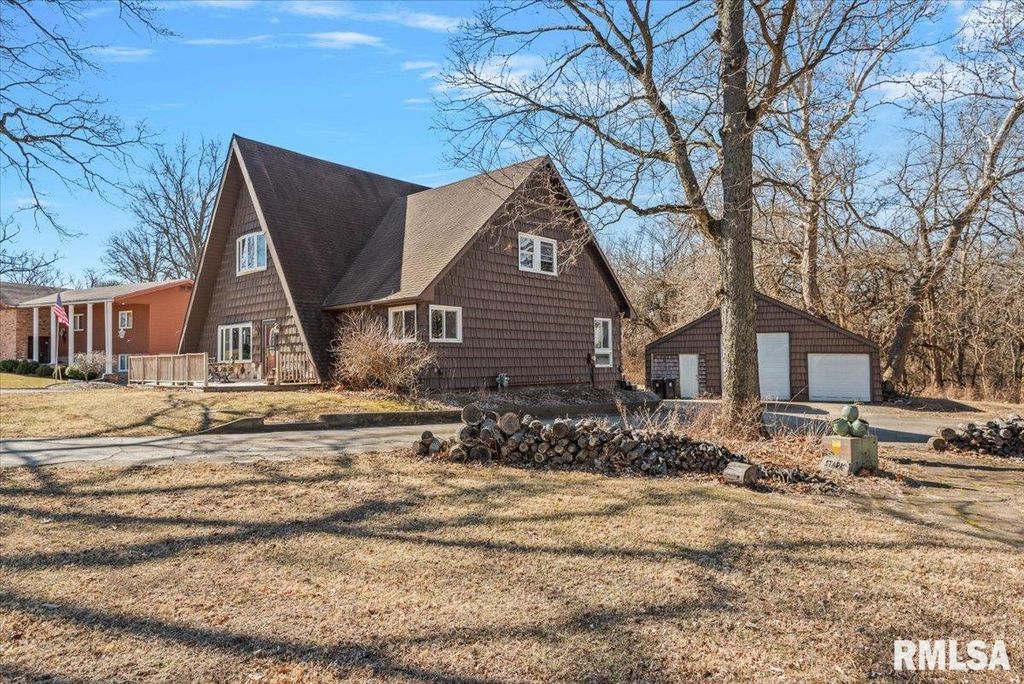 12 OAKLAND Drive, Riverton, IL 62561