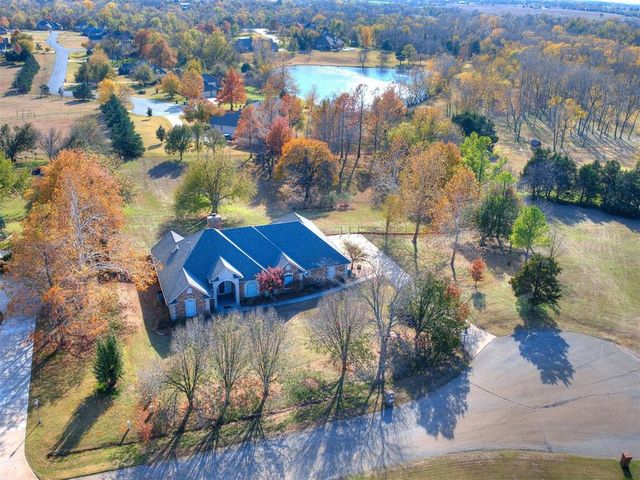 2520 Silverfield Lane, Edmond, OK 73025