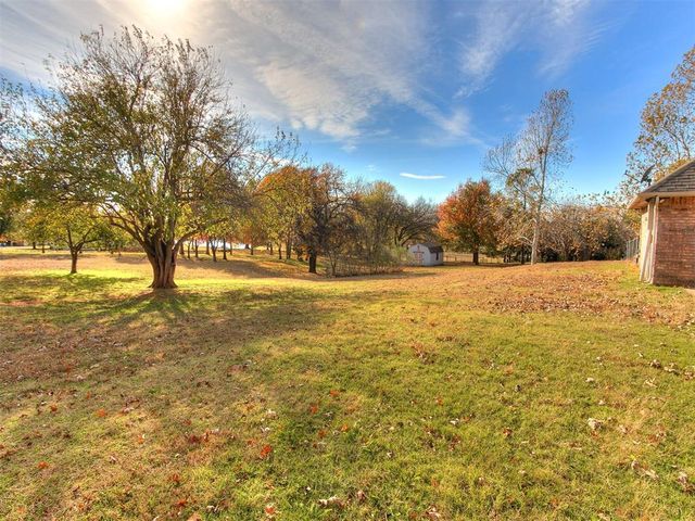 2520 Silverfield Lane, Edmond, OK 73025