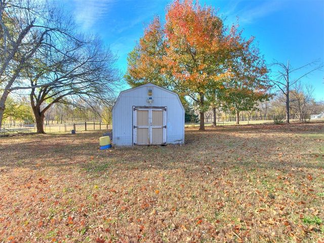 2520 Silverfield Lane, Edmond, OK 73025