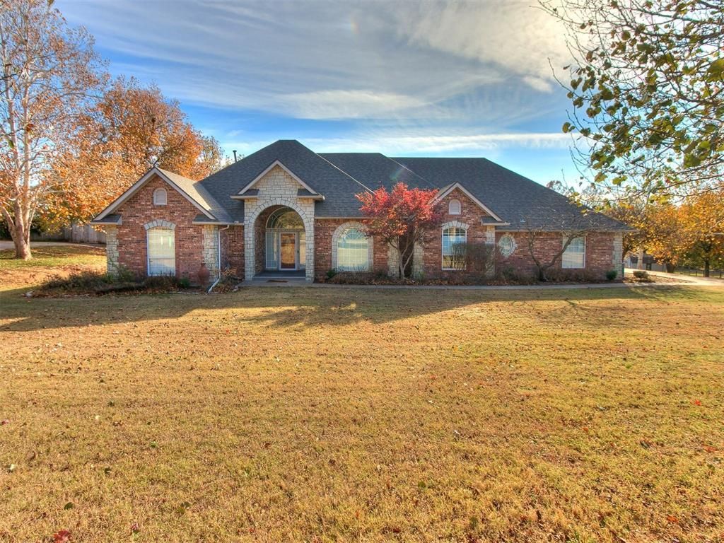 2520 Silverfield Lane, Edmond, OK 73025