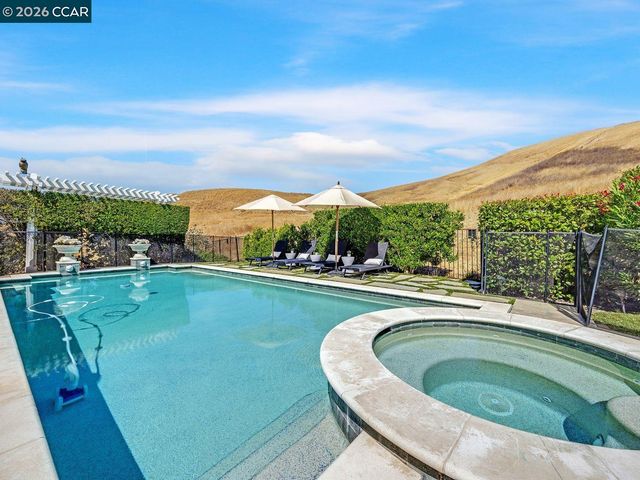 3911 Deer Trail Ln, Danville, CA 94506
