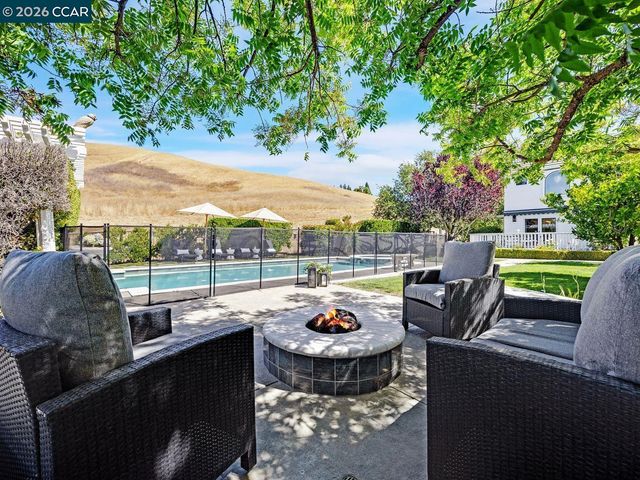 3911 Deer Trail Ln, Danville, CA 94506