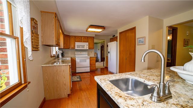 5911 Oak Hill Ct, Murrysville, PA 15632