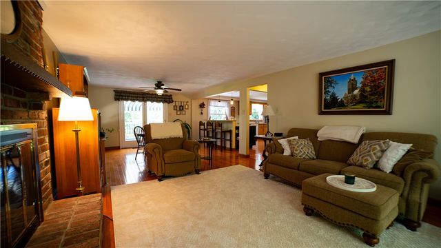 5911 Oak Hill Ct, Murrysville, PA 15632