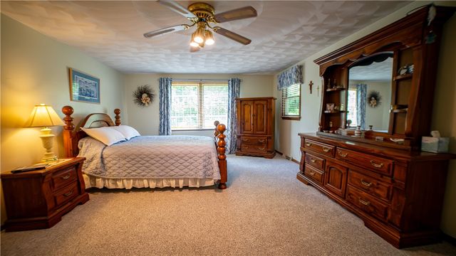 5911 Oak Hill Ct, Murrysville, PA 15632
