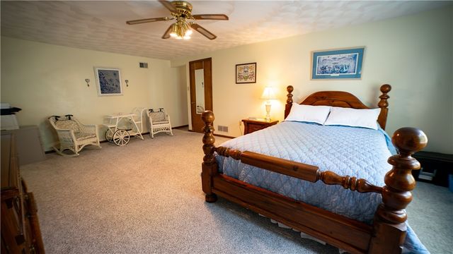 5911 Oak Hill Ct, Murrysville, PA 15632