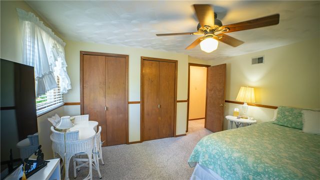 5911 Oak Hill Ct, Murrysville, PA 15632