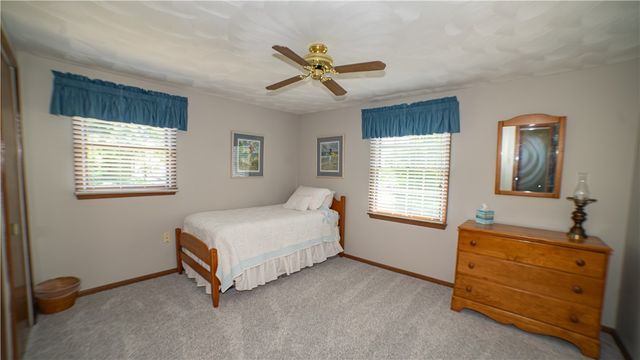 5911 Oak Hill Ct, Murrysville, PA 15632