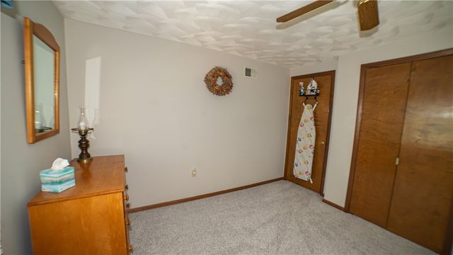 5911 Oak Hill Ct, Murrysville, PA 15632