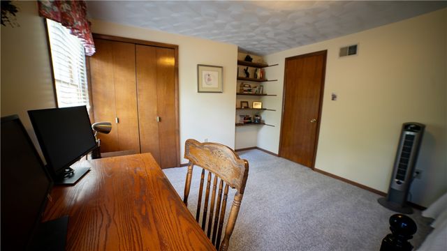 5911 Oak Hill Ct, Murrysville, PA 15632