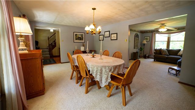5911 Oak Hill Ct, Murrysville, PA 15632
