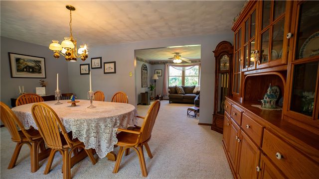 5911 Oak Hill Ct, Murrysville, PA 15632