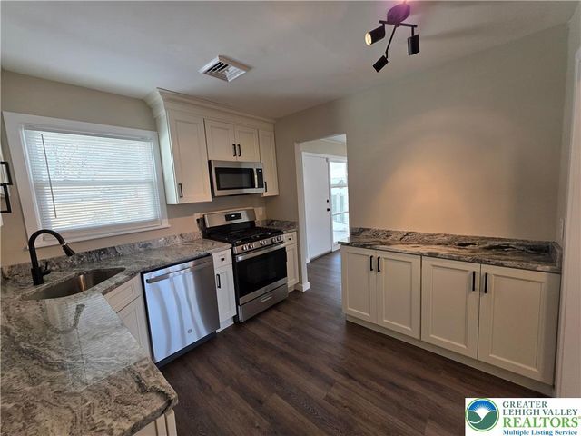 1958 Aripine Avenue, Bethlehem City, PA 18018